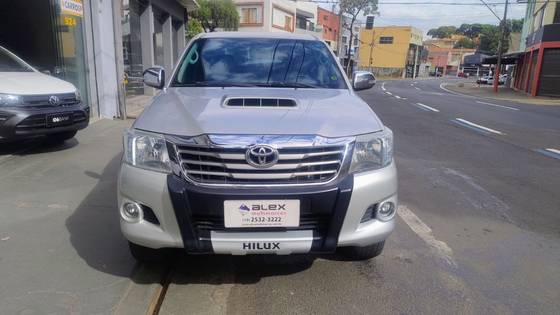 TOYOTA HILUX 3.0 SRV TOP 4X4 CD 16V TURBO INTERCOOLER DIESEL 4P AUTOMÁTICO TOYOTA HILUX 3.0 SRV TOP 4X4 CD 16V TURBO INTERCOOLER DIESEL 4P AUTOMÁTICO
